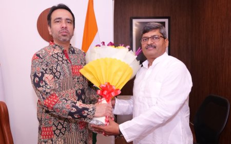 पूर्वांचल के सशक्त ब्राह्मण नेता एवं पूर्व स्नातक क्षेत्र प्रत्याशी बी.के. शुक्ला ने थामा राष्ट्रीय लोकदल का दामन*