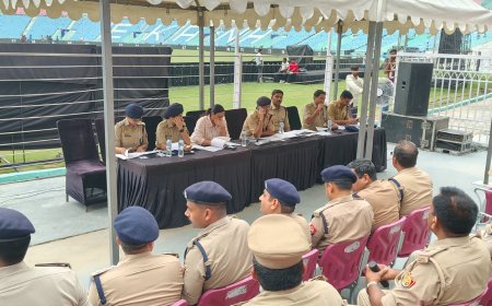 इकाना स्टेडियम में UP T-20 लीग: डीसीपी साउथ ने सुरक्षा और ट्रैफिक व्यवस्था का लिया जायजा