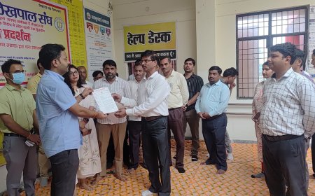 लेखपाल उत्कर्ष दीप के खिलाफ एंटी कारप्शन टीम की ट्रैप कार्य वाई के विरोध मे उत्तर प्रदेश लेखपाल संघ ने प्रदेश ब्यापी आंदोलन किया