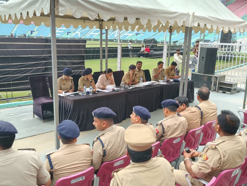 इकाना स्टेडियम में UP T-20 लीग: डीसीपी साउथ ने सुरक्षा और ट्रैफिक व्यवस्था का लिया जायजा