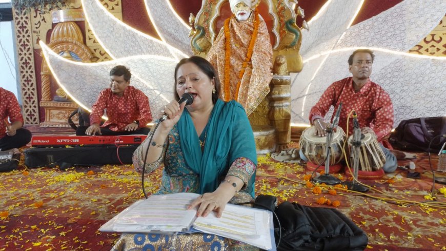 भव्य साईं पालकी यात्रा से साईंमय हुआ वातावरण।  लखनऊ। साईं आश्रम ट्रस्ट लखनऊ के तत्वावधान में