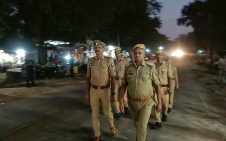 टोडीफतेहपुर में थाना प्रभारी निरीक्षक पवन जायसवाल ने किया पैदल गश्त, सुरक्षा व्यवस्था का लिया जायजा